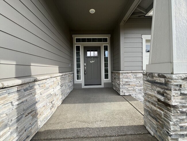 Foto del edificio - Elegant 4-Bedroom Corner Lot Home with Mod...