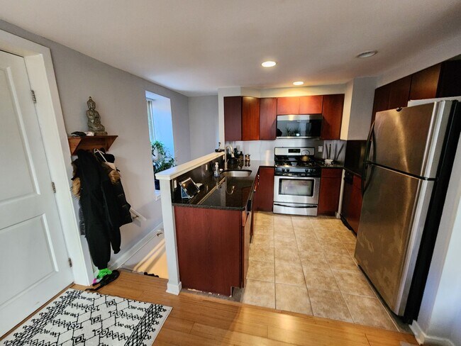 Foto del edificio - Beautiful, bright. modern, quiet, gated mu...