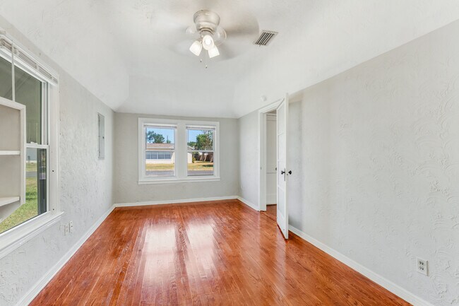 Photo - 394 Golf Blvd House