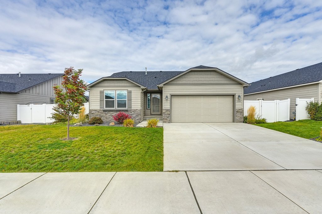 Foto principal - Bright 3-Bedroom Retreat with 2 Full Baths...