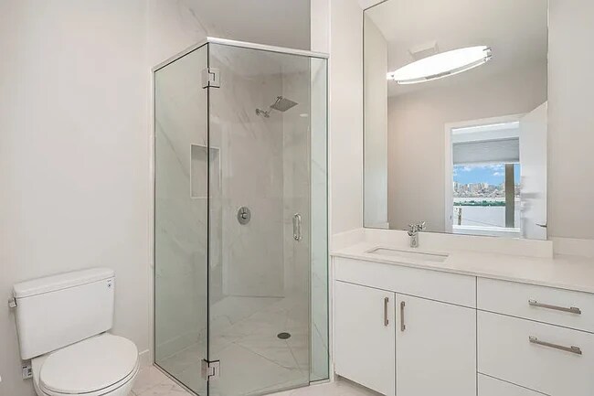 Foto del edificio - 1709 Harbor Ave SW