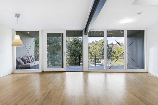 Building Photo - 8876 Lookout Mountain Ave