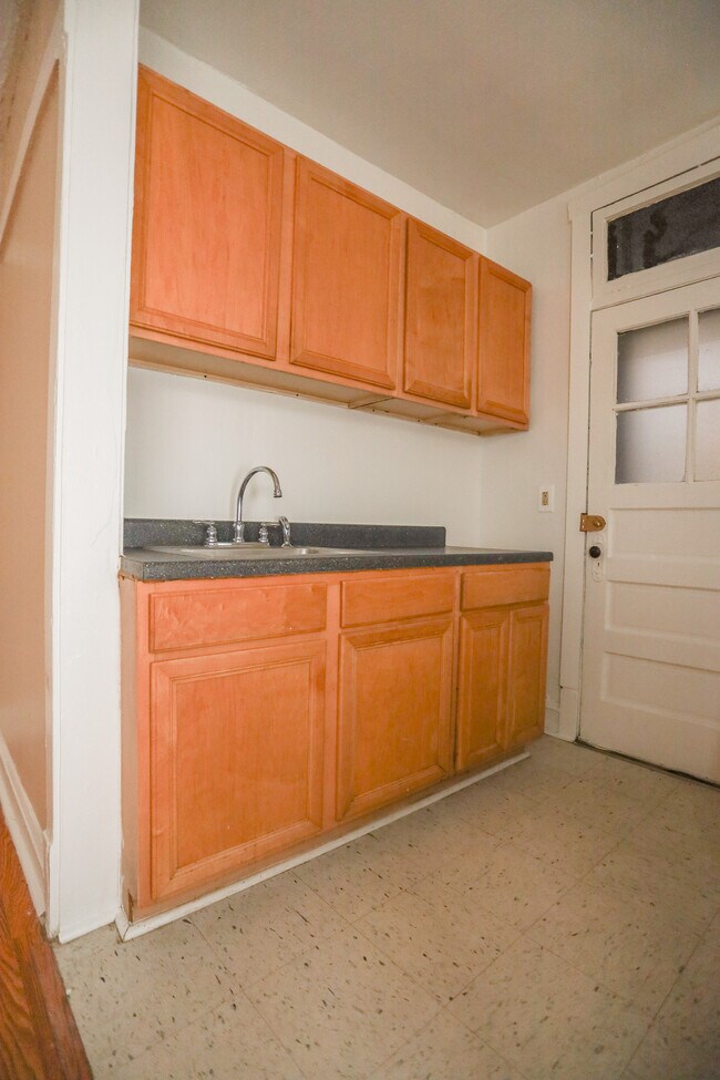 Foto del edificio - 5052 N Kenmore Ave