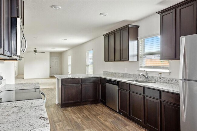 Foto del edificio - 201 Cres Park Dr