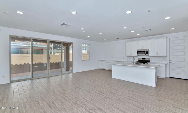 Foto del edificio - 9918 E Texas Ave