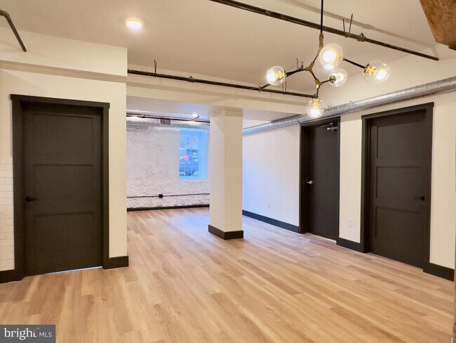 Foto del edificio - 437-439 W Grant St