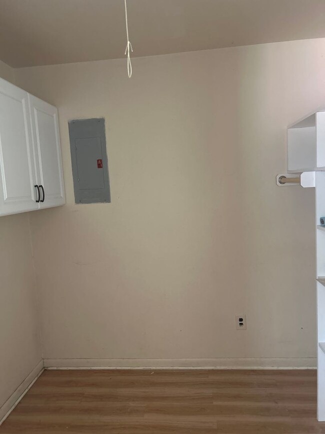 Building Photo - 3 br, 2 bath House - 3243 Caroline Dr