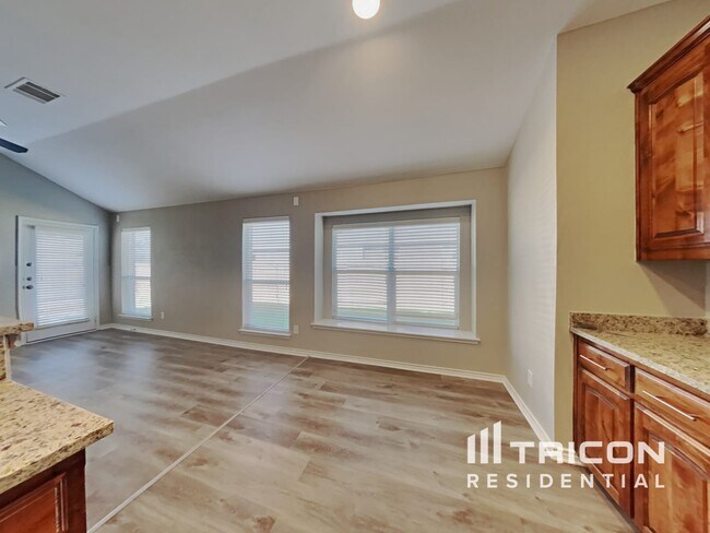 Building Photo - 437 Creek Bend Drive Saginaw TX