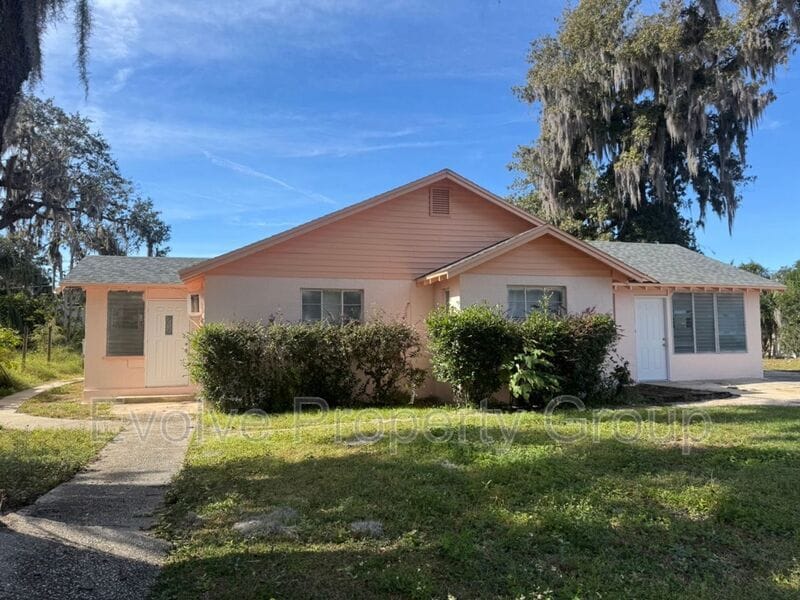 Foto principal - 710 N Grove St