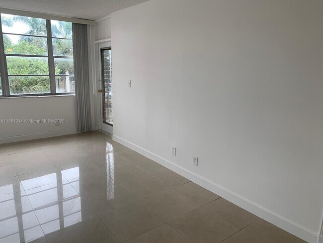 Building Photo - 2025 NE 164th St