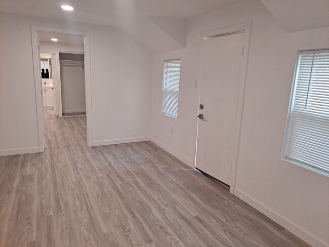 Building Photo - 401-405 Westbourne St