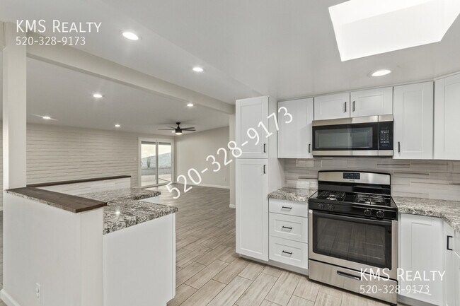 Building Photo - 1633 S Augusta Pl