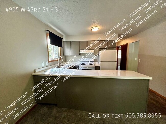 Building Photo - 4905 W 43rd St