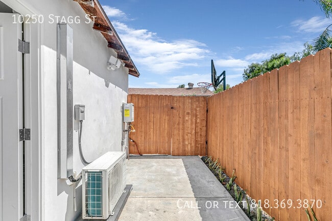 Building Photo - 10250 Stagg St