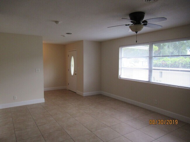 Foto del edificio - 4 Bedroom 2 Bath in South Daytona