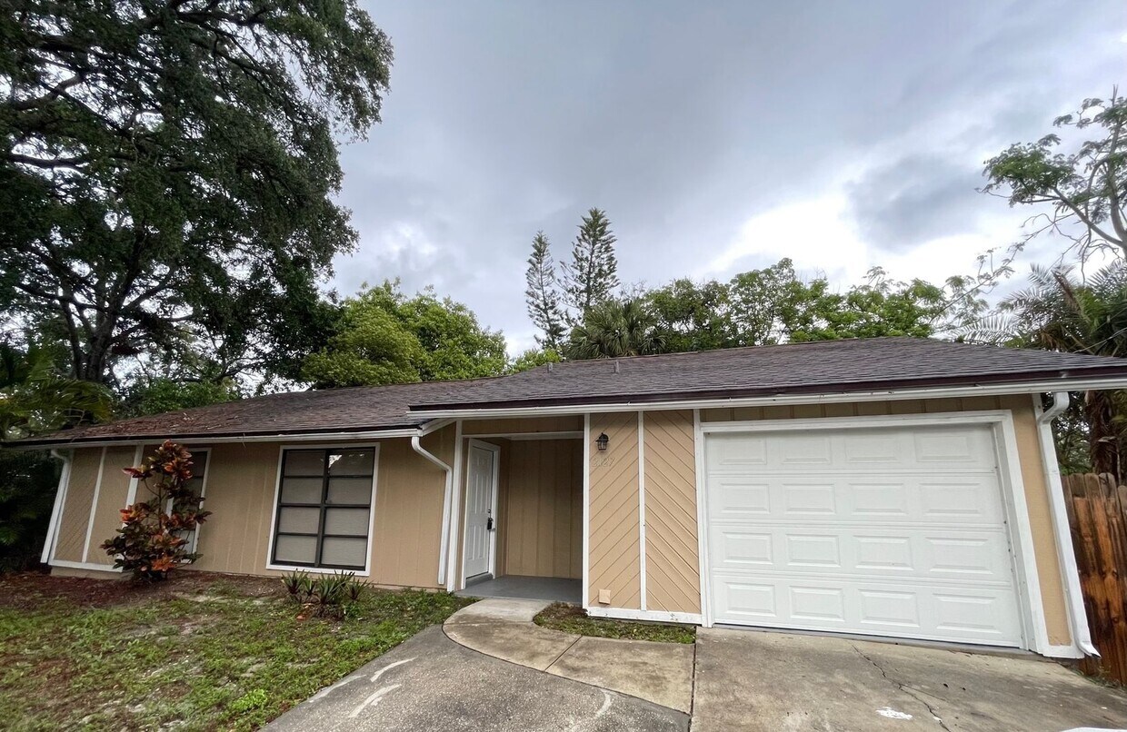 Beautiful Single Family Home! $2395/1085ft2-South Sarasota, 3-Bed/2-Bath, Fully Renovated: Annual... - Beautiful Single Family Home! $2395/1085ft2-South Sarasota, 3-Bed/2-Bath, Fully Renovated: Annual...