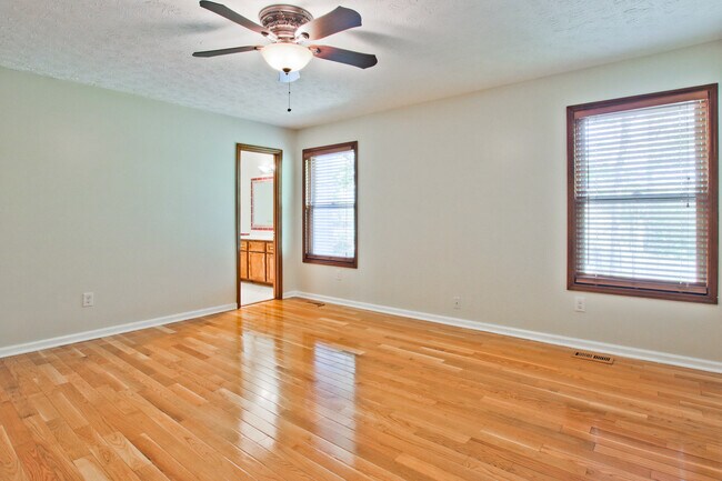 Building Photo - 923 Blackwell Ct