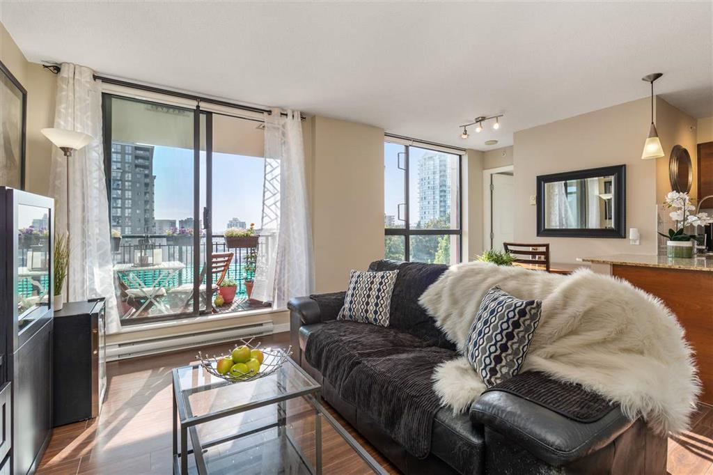 Photo principale - 402-814 Royal Av