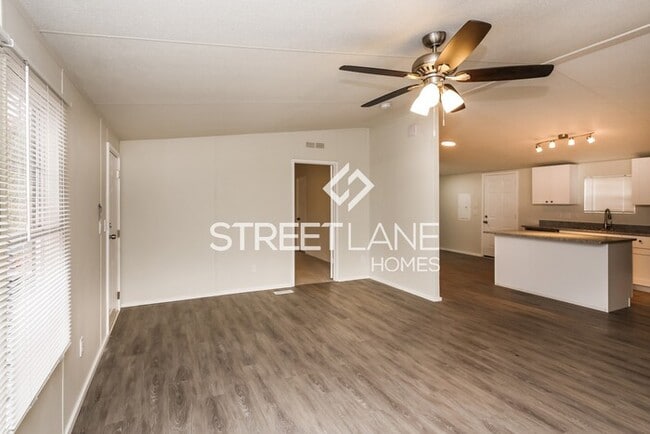 Building Photo - REDUCED!