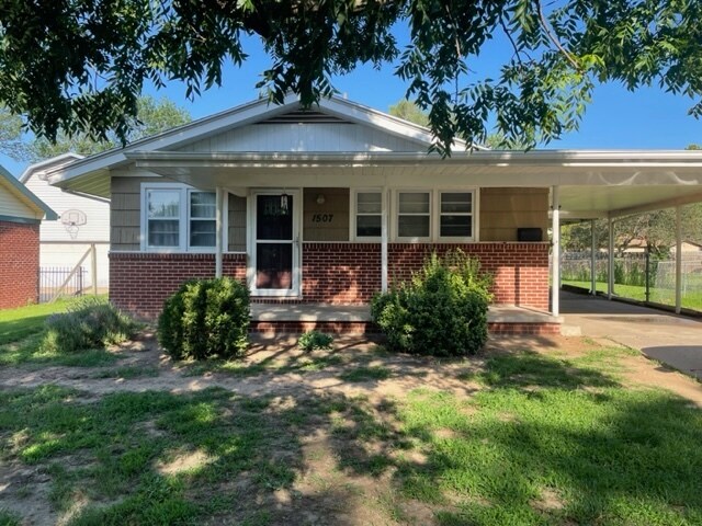 Primary Photo - 1507 N Gow St