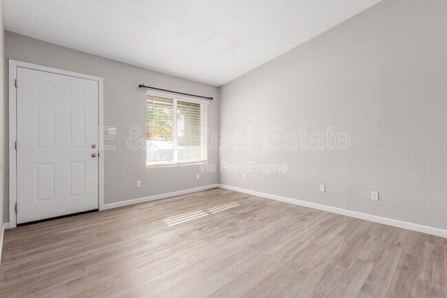 Foto del edificio - 4530 E Camino Cir