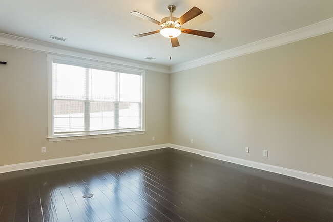 Building Photo - 568 Bunchgrass St