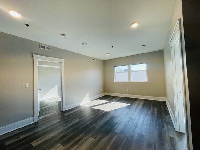 Foto del edificio - 330-350 Pleasant St. Unit 232