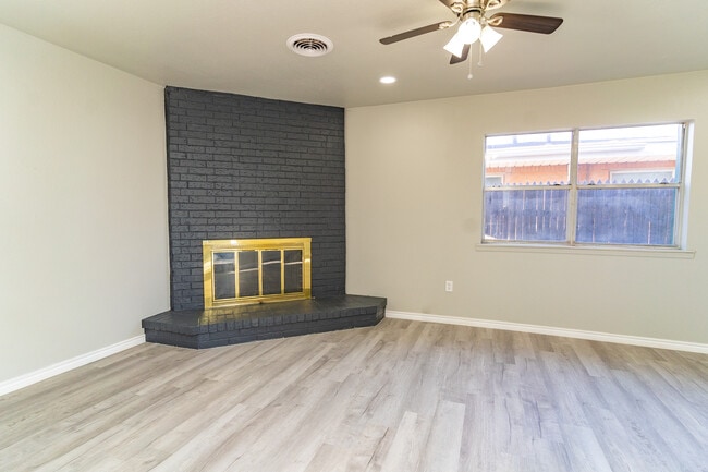 Building Photo - 1416 Tulip Ln