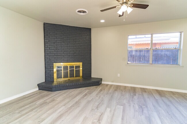 Foto del edificio - 1416 Tulip Ln