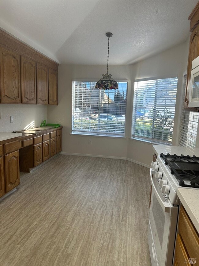 Building Photo - 767 Raven Dr