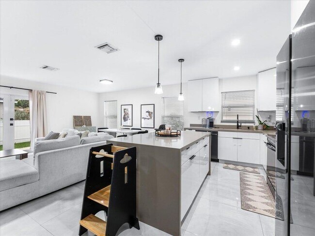 Foto del edificio - 2848 NW 9th Pl