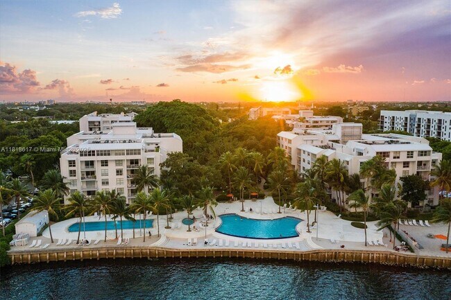 Foto del edificio - 650 NE 64th St