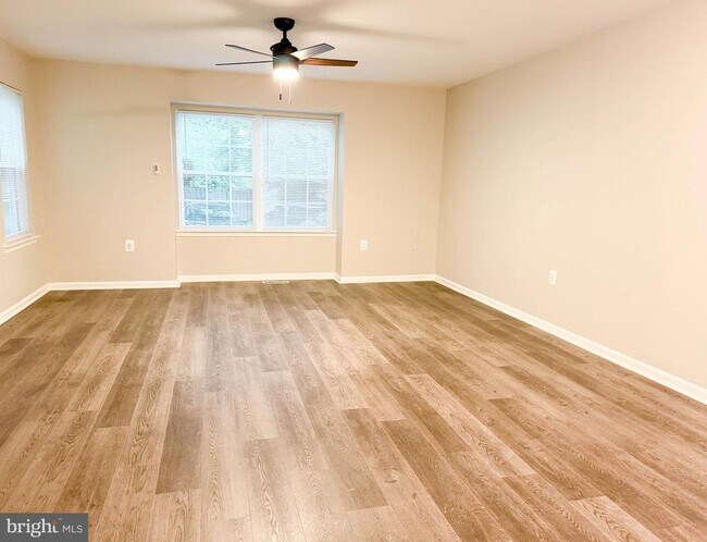 Foto del edificio - 15301 Waters Edge Ct