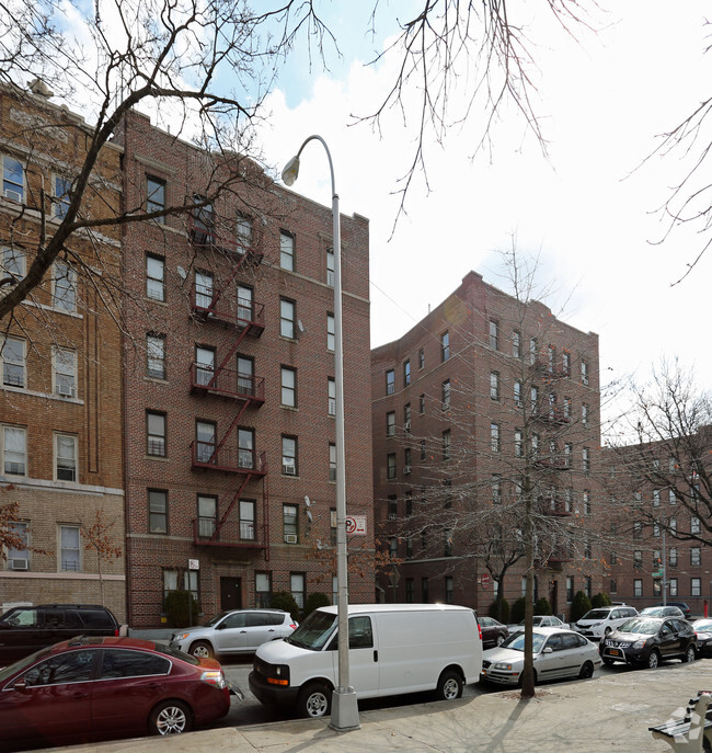 Building Photo - 375 E Mosholu Pky N