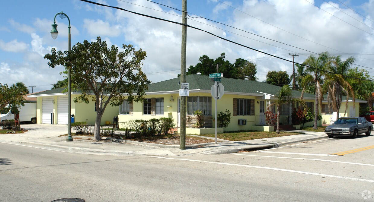 Primary Photo - 1131 N Federal Hwy