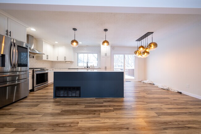 Building Photo - 4104 Lynn Ave