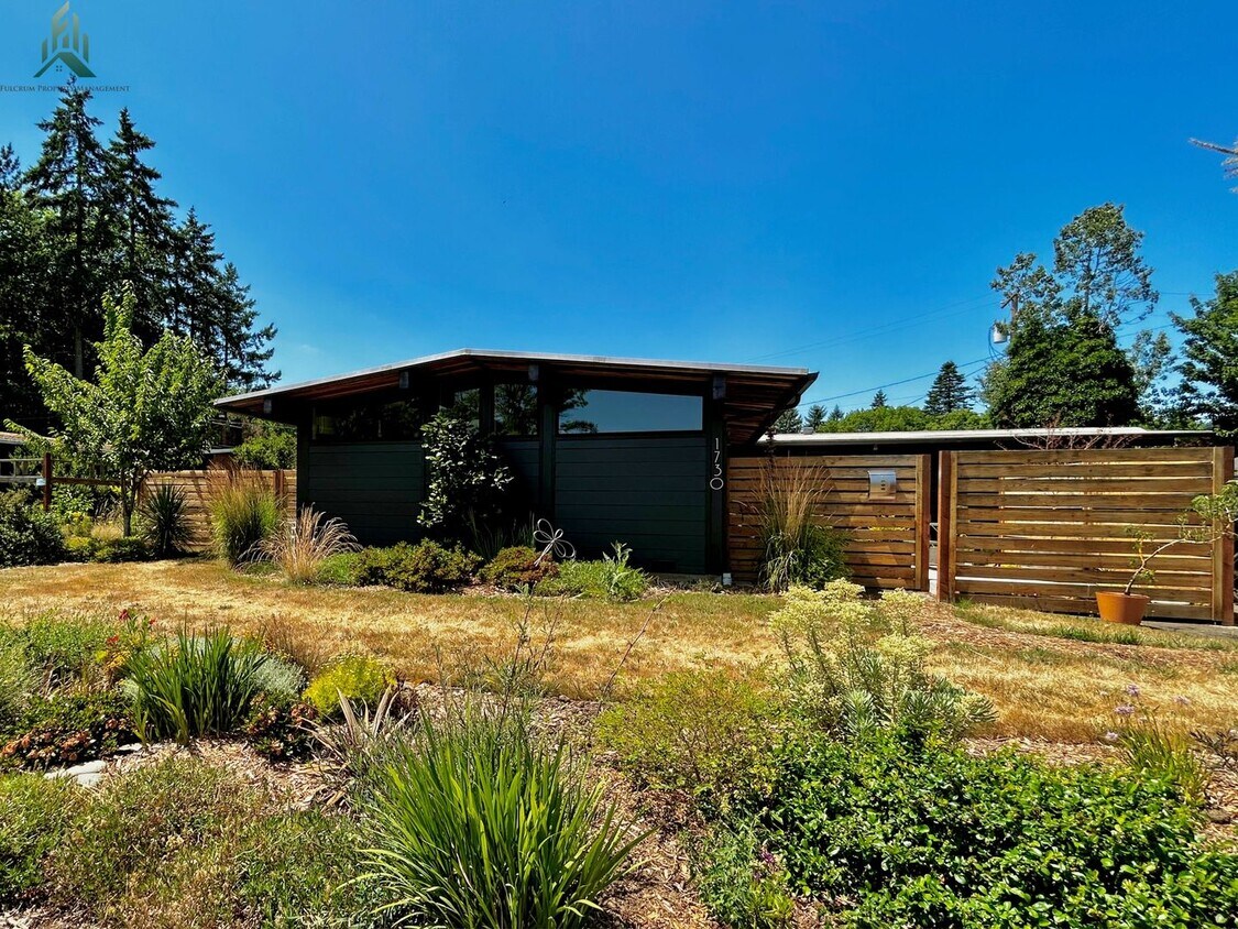 Primary Photo - Mid-century Modern Single-family Home for ...
