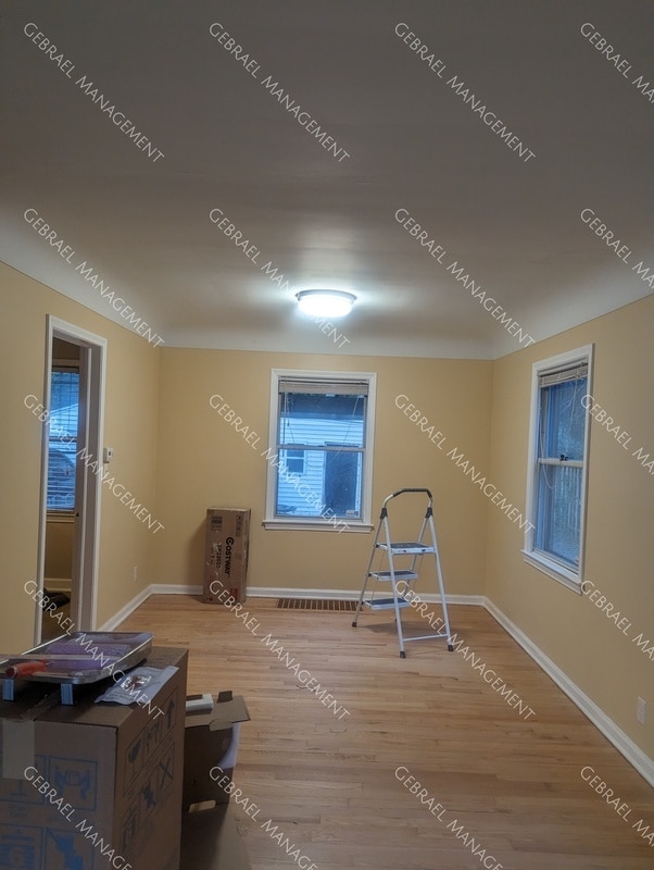 Building Photo - 217 S Franklin Ave