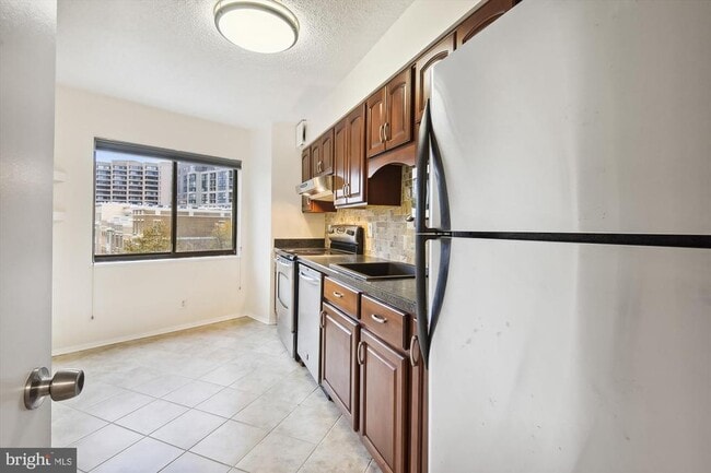 Foto del edificio - 1600 N Oak St