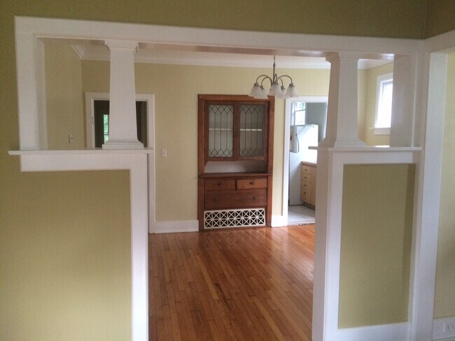 Building Photo - 940 Westcott St