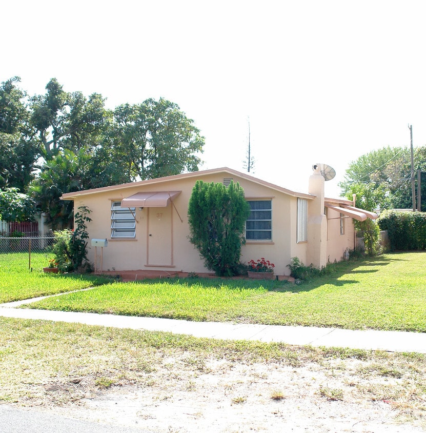 Primary Photo - 37 SW 12th St