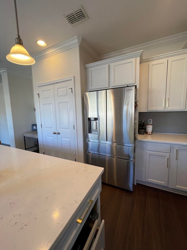 Building Photo - 860 Solimar Way