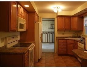 Building Photo - Great Greentree Home