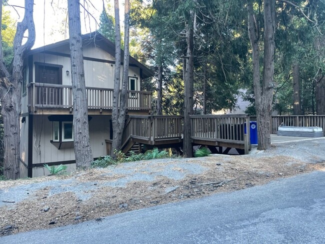 Foto del edificio - Fabulous mountain retreat freeway close!