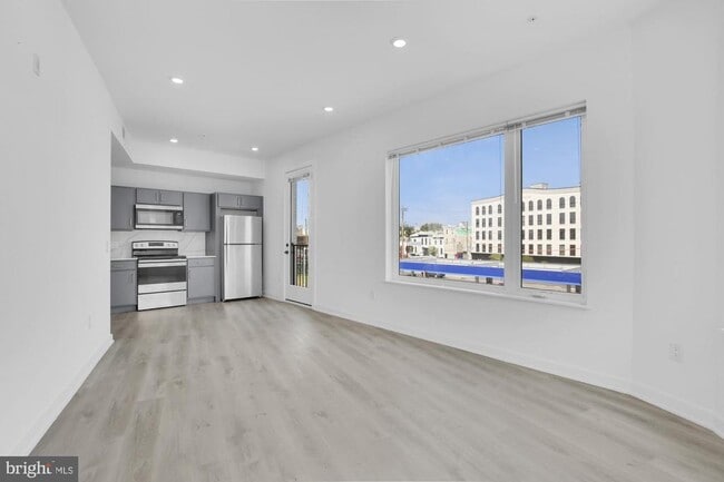 Building Photo - 2046 E Lehigh Ave