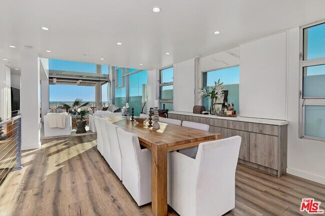 Building Photo - 1255 Palisades Beach Rd