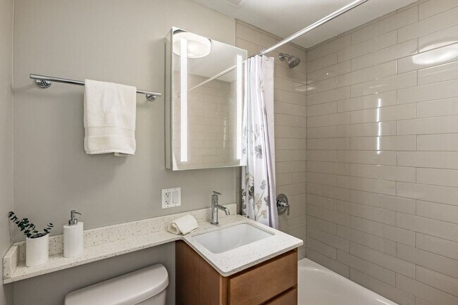 Foto del edificio - 5910 N Sheridan Rd