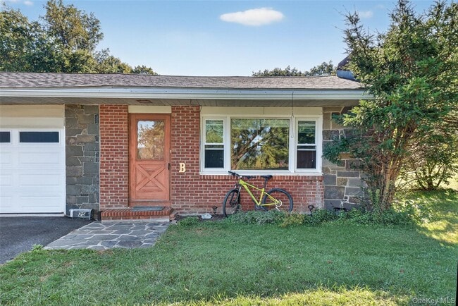 Building Photo - 252 NY-208