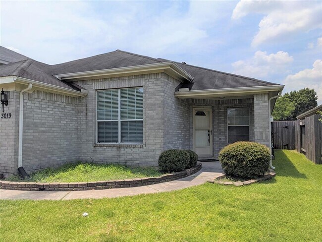Building Photo - 3019 Sunset Park Dr