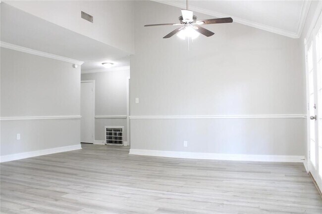 Foto del edificio - 16934 Woodburn Dr